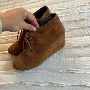 Toms Wedge Booties
